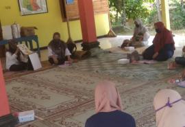 KELAS IBU DAN BALITA KALURAHAN PUTAT DI BALAI PADUKUHAN PLUMBUNGAN